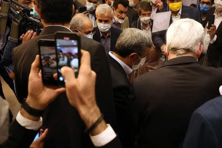 احمدی نژاد پس از ثبت نام در انتخابات چه گفت؟