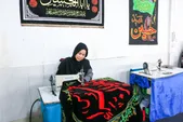 گفتگو با زنی که پای اعتقاداتش ایستاده است | طرح «یا زهرا(س)» بر پرده‌های مذهبی