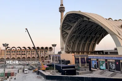 گزارش تصویری | آماده سازی مصلی امام خمینی(ره) در آستانه مراسم وداع با رهبر شهید