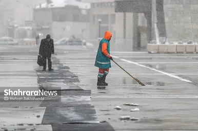 گزارش تصویری | خدمات دهی نیروهای شهرداری مشهد در روزهای برفی