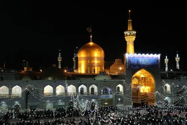 طنین نوای الله اکبر از گلدسته های حرم رضوی