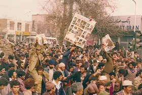 بازخوانی تاریخ آبان&zwnj;ماه سرخ ۵۷ در مشهد | تاریخی که دانش&zwnj;آموزان نوشتند