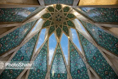 آرامگاه حکیم عمر خیام در نیشابور