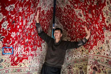 عکس‌هایی از یک کارگاه قالیشویی در آستانه نوروز