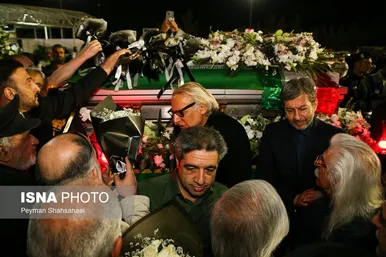عکس‌هایی از ورود پیکر استاد محمود فرشچیان به کشور