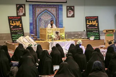 تشییع شهید گمنام در جمع دختران مدرسه امام رضا(ع)