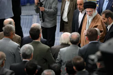 دیدار جمعی از شاعران و اهالی فرهنگ و ادب فارسی با رهبر انقلاب