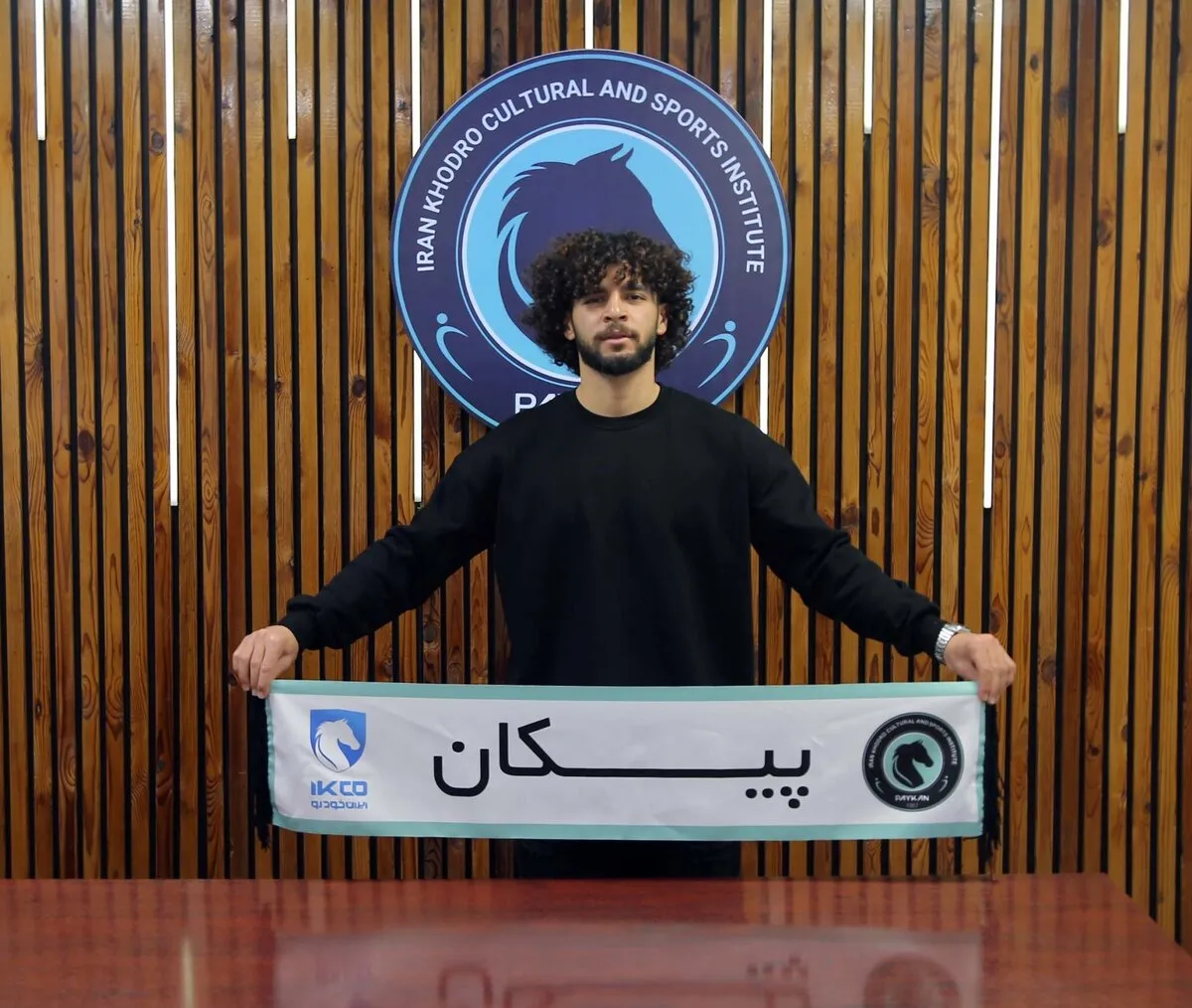 اقدام عجیب پیکان: خرید پس از بسته‌شدن پنجره!