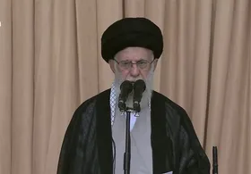 رهبر انقلاب در خطبه&zwnj;های نماز جمعه: در انجام وظیفه نه تعلل می&zwnj;کنیم نه شتابزده می&zwnj;شویم + فیلم (۱۳ مهر ۱۴۰۳)