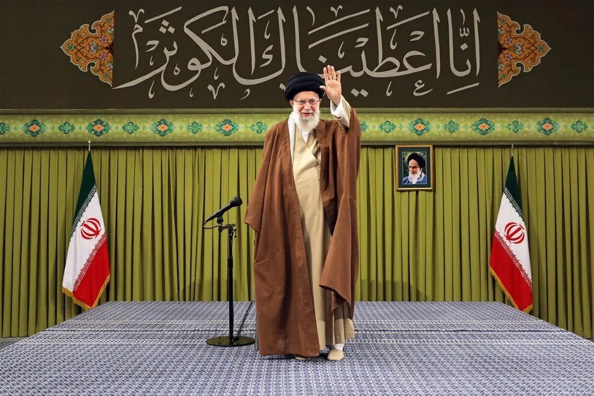 رهبر معظم انقلاب: امروز بار جهاد تبیین بر دوش شما مداحان اهل‌بیت است + فیلم