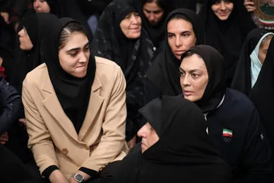 تصاویری از حضور هنرمندان در مراسم بزرگداشت شهدای جنگ ۱۲ روزه در حسینیه امام خمینی(ره)