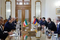 عراقچی: ایران قاطعانه از منافع و امنیت ملی خود دفاع می‌کند | میرزویان: روابط با ایران ماهیتی راهبردی دارد