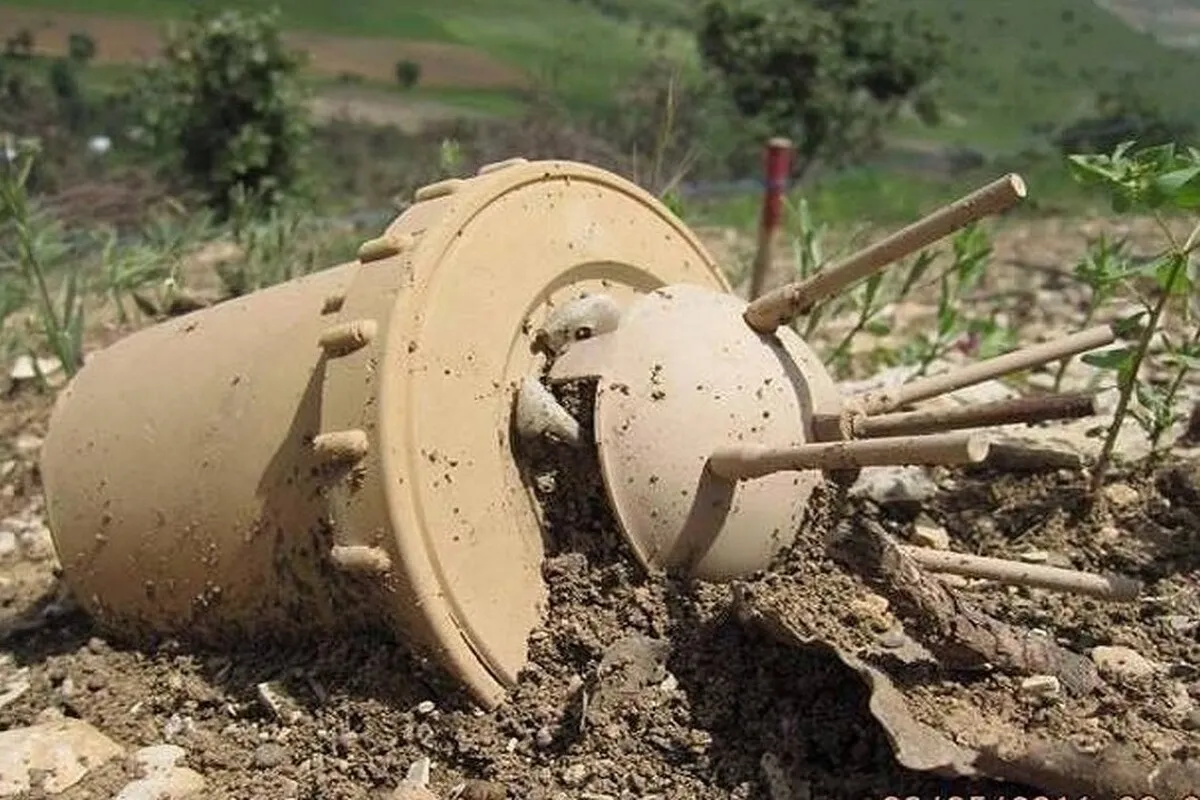 شهادت ۲ مرزبان هنگ مرزی بانه براثر انفجار مین‌های جنگ تحمیلی + عکس (۱۹ فروردین ۱۴۰۴)