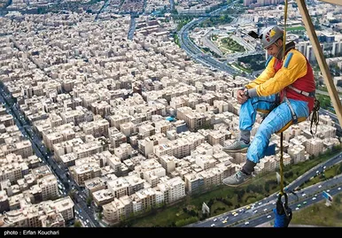 سقوط آزاد از بلندترین سکوی بانجی جامپینگ دنیا در تهران