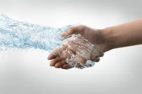 چرا کف&zwnj;دست&zwnj;ها عرق می&zwnj;کند؟ + روش درمان