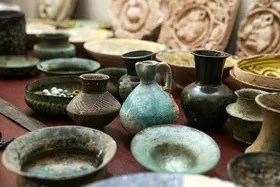 اشیاءِ فرهنگی&zwnj;- تاریخی بازپس&zwnj;گرفته&zwnj;شده از ترکیه، امروز (۱۸ بهمن ماه ۱۴۰۳)، در ارومیه رونمایی شدند