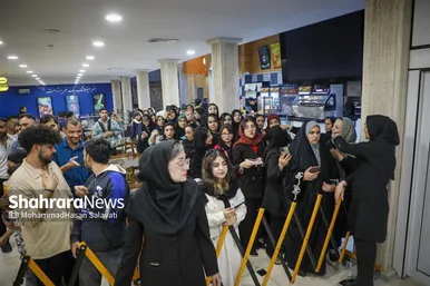 گزارش تصویری | اکران مردمی فیلم «مجنون» با حضور عوامل در مشهد