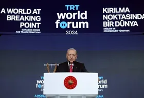 معترضان در اعتراض به &laquo;ادامه انتقال نفت خام به اسرائیل&raquo; سخنرانی اردوغان را به هم ریختند