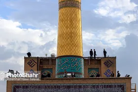 ویدئو|نصب کتیبه&zwnj;&zwnj; جدید در صحن انقلاب به مناسبت ایام وفات و شهادت نبی مکرم اسلام(ص)، امام حسن(ع) و امام رضا(ع)