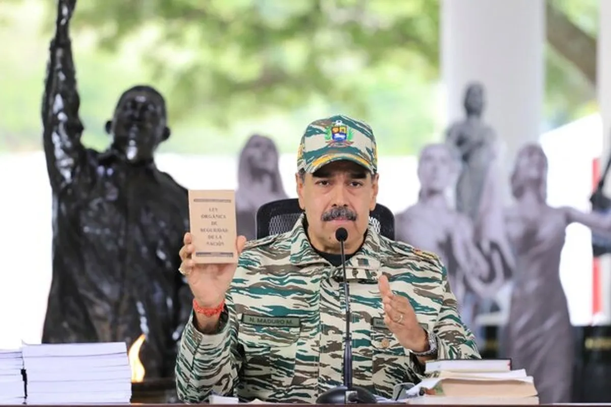 مادورو: در صورت حمله ونزوئلا وارد مبارزه مسلحانه خواهد شد