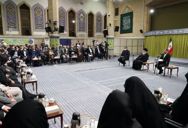دیدار شاعران و اساتید ادبیات فارسی با رهبر انقلاب
