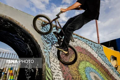 گزارش تصویری | ورزش‌های خیابانی؛ دوچرخه سواری BMX در جنوب تهران