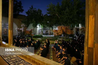 محرم ۱۴۰۴ | عکس‌هایی از عزاداری در خانه تاریخی شیخ‌الاسلام - اصفهان