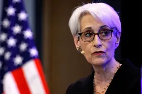 دیپلمات پیشین آمریکا: عراقچی در مذاکرات بسیار باهوش است | دانش با بمباران از بین نمی&zwnj;رود