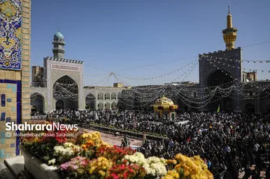 گزارش تصویری | تعویض پرچم گنبد حرم مطهر رضوی به مناسبت میلاد امام رضا(ع)