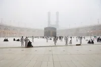 ویدئو| بارش باران در خانه خدا