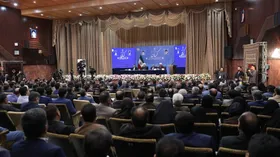 &nbsp;سال آینده حقوق و درآمد حقوق بگیران ثابت را بالا می&zwnj;بریم