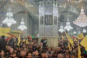 مهاجران افغانستانی ساکن مشهد در سوگ قائد امت در حرم مطهر رضوی عزاداری کردند + فیلم