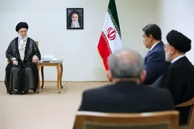 رهبر انقلاب: تجربه ایران و ونزوئلا نشان داد تنها راه پیروزی در برابر فشارهای آمریکا مقاومت است
