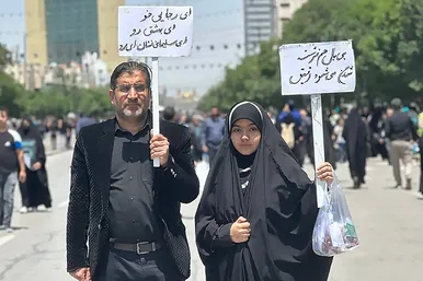 همه برای آخرین دیدار با شهید جمهور آمده‌اند (۳ خرداد ۱۴۰۳)
