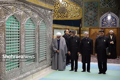 غبارروبی مضجع منور امام رضا(ع)