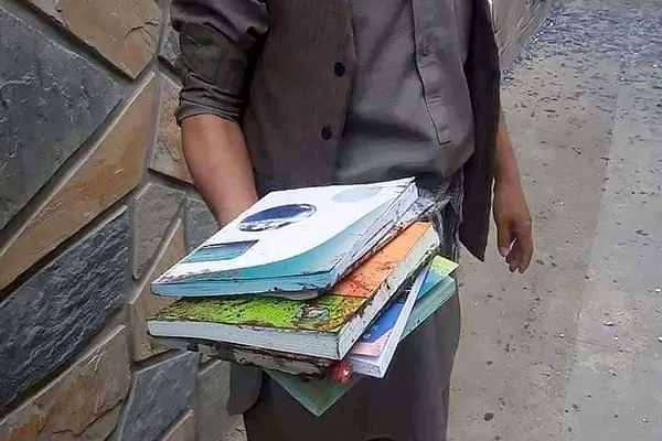 ۳ حمله انتحاری در غرب کابل | تاکنون ۲۵ دانش‌آموز جان باخته‌اند + فیلم و عکس