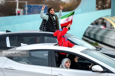 شادی مردم مشهد بعد از برد تیم ملی ایران ۲