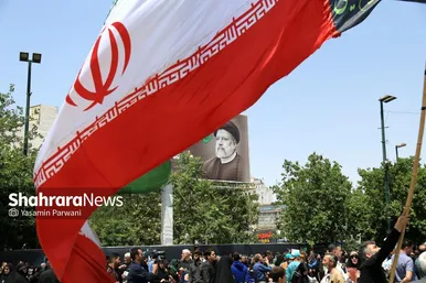 حضور مهاجران افغانستان در مراسم خاکسپاری رئیس‌جمهور شهید در مشهد