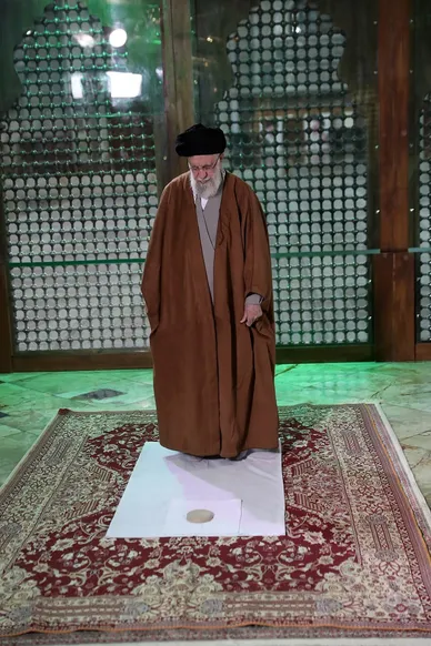 گزارش تصویری | حضور رهبر معظم انقلاب در مرقد مطهر بنیان‌گذار کبیر جمهوری اسلامی ایران و مزار شهدای نظام و دفاع مقدس (۱۱ بهمن ۱۴۰۳)