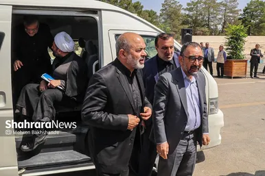 رونمایی از ١۵٠ دستگاه ون و اتوبوس با حضور وزیر کشور در مشهد