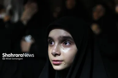 گزارش تصویری | اهتزاز پرچم سرخ «یا لثارات الحسین (ع)» در مسیر تشییع پیکر قائد شهید امت در مشهد