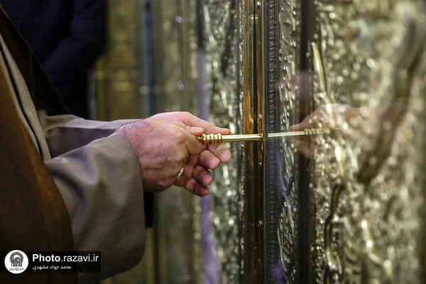 آیین غبارروبی ضریح مطهر امام رضا (ع) برگزار شد