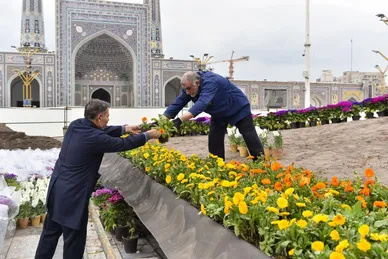 گل‌آرایی حرم مطهر رضوی در آستانه عید نوروز