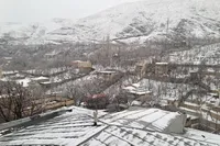 ویدئو | تداوم بارش برف در روستای زشک خراسان رضوی (۵ فروردین ۱۴۰۴)