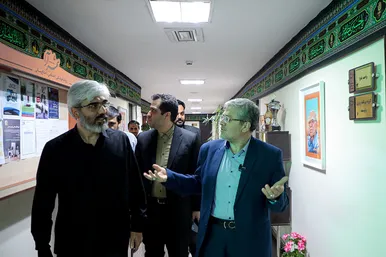 حضور شهردار مشهد در روزنامه شهرآرا به مناسبت روز خبرنگار