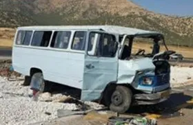 مصدومیت ۱۵ نفر در واژگونی مینی&zwnj;بوس در ورودی مشهد