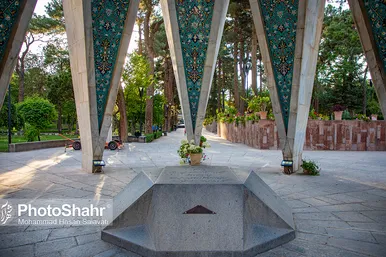 آرامگاه حکیم عمر خیام در نیشابور