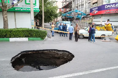 ریزش زمین در خیابان کلاهدوز