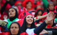 ویدئو و عکس از حضور بانوان هوادار پرسپولیس در ورزشگاه آزادی برای بازی با صنعت نفت
