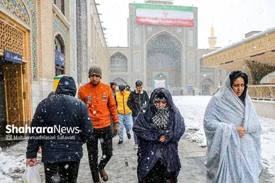 بارش برف در حرم مطهر رضوی